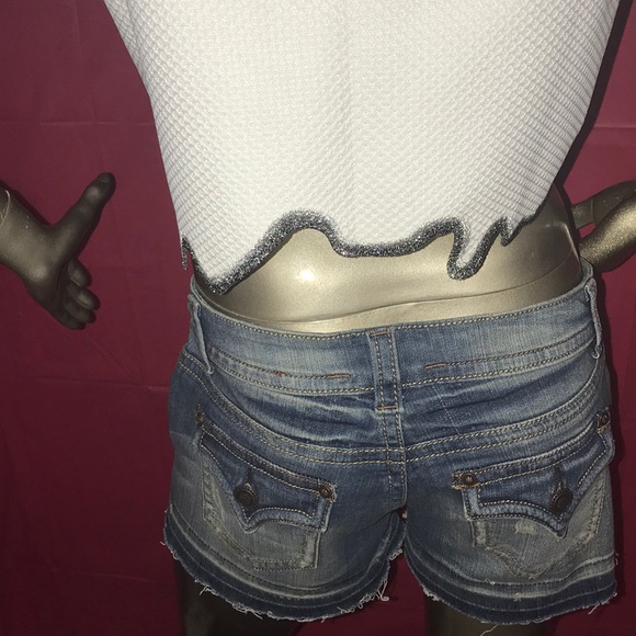 COPY - Zara collection top, nice design on the bottom - Picture 3 of 3